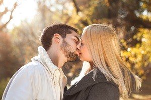 Online Dating Portale gibt es wie Sand am Meer. Egal ob man nach der großen Liebe, einem Abenteuer oder einem lockerern Flirt sucht, hier wird man fündig.