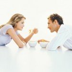 Soziale Netzwerke bieten sich wunderbar zum Flirten an, ist einem jedoch die gezielte Partnersuche wichtig, ist die Anmeldung bei einer Singlebörse zu empfehlen.
